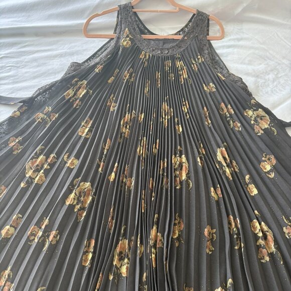 Free People Floral Pleated Swing Dress – Size Large - Picture 7 of 8